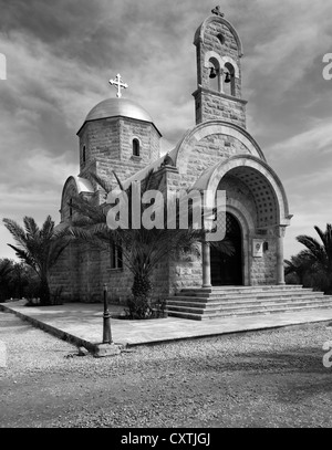 Parte anteriore del San Giovanni Battista chiesa Greco Ortodossa, Fiume Giordano, Betania, Giordania Foto Stock