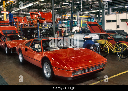 La fabbrica della Ferrari a Maranello 1987. 328 montaggio finale Foto Stock