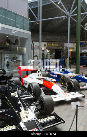 dh British National Motor Museum BEAULIEU MUSEI HAMPSHIRE INGHILTERRA auto da corsa 1988 McLaren Honda MP4/4 Beaulieu display uk Foto Stock