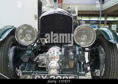 dh British National Motor Museum BEAULIEU HAMPSHIRE Bentley griglia frontale fari uk classica auto primo piano vintage 1931 auto veterani Foto Stock