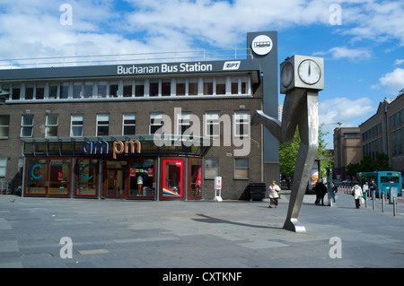 dh Buchanan Street Stazione degli autobus GLASGOW Orologio moderno arte scultura e costruzione terminal scozia Foto Stock