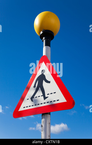 Segno, attraversamento pedonale e belisha beacon, REGNO UNITO Foto Stock