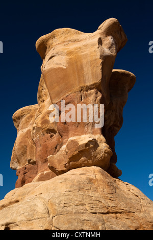Hoodoo formazioni rocciose al Giardino del Diavolo lungo il foro nella roccia di strada nella Grand Staircase-Escalante monumento nazionale Foto Stock