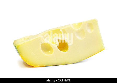 Pezzo di formaggio isolato su sfondo bianco Foto Stock