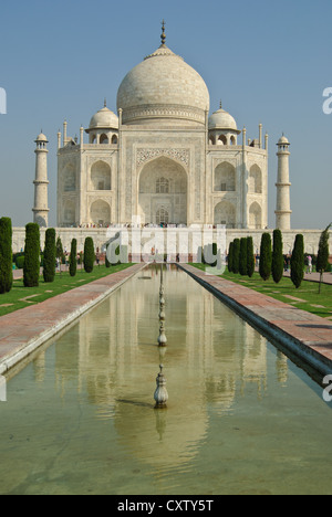 Il marmo bianco Taj Mahal, India del turista emblema, il monumento di amore Foto Stock