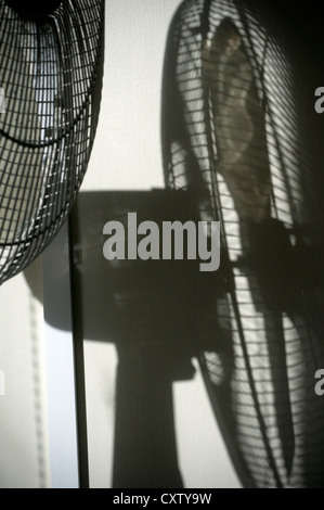 Ventola elettrica, aria, assale, sfondo, lama, blow, ventilatore, Breeze, involucro, cromo, circolazione, clima, condizione, raffreddare, allo scambiatore di calore Foto Stock