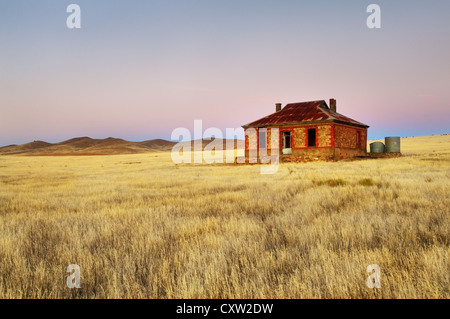 Famoso Cobb & Co Cottage nel afterglow. Foto Stock