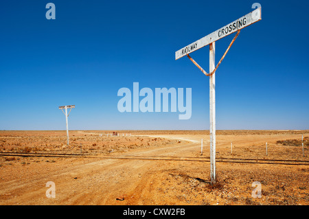 Vecchio incrocio ferroviario in Sud Australia il deserto. Foto Stock