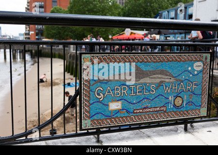 Gabriel's Wharf mosaico Southbank, Londra, Regno Unito. Foto Stock