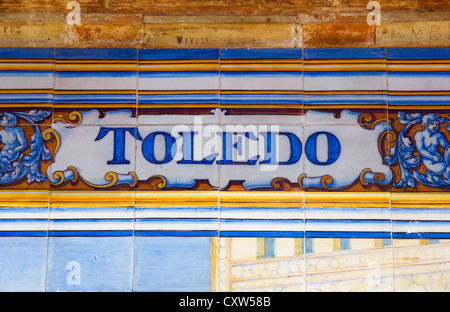 Decorazione ceramica sulla parete a mosaico, Spagna. Tema di Toledo. Foto Stock