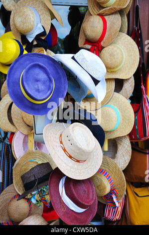 Negozi nel mercato della paglia, Freeport, Bahamas Foto Stock