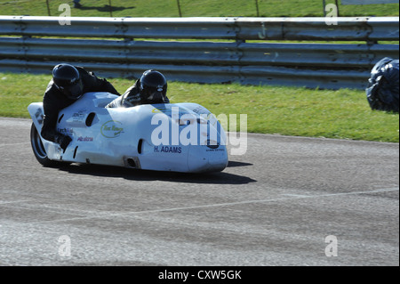 Moto e bici sidecar gara di Thruxton Foto Stock