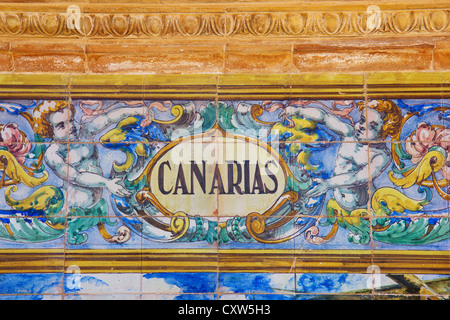 Famosa decorazione ceramica in Plaza de Espana, Canarias, Spagna. Tema di Barcellona. Foto Stock