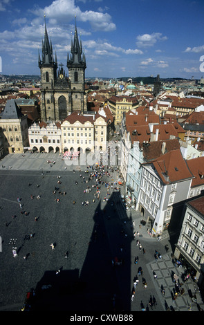 CZ, Praga, la piazza della città vecchia e Tny chiesa. Foto Stock
