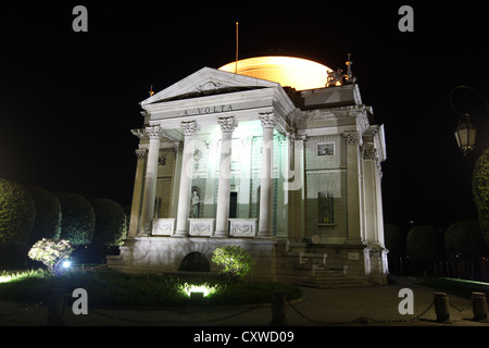 Una bella immagine del Tempio Voltiano di notte, lago di Como, Italia, photoarkive Foto Stock