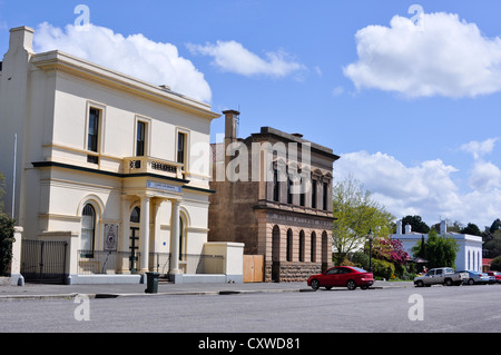 Fraser Street, la strada principale del centro storico di 1800s gold città mineraria di Clunes nelle zone rurali del Victoria, Australia. Foto Stock