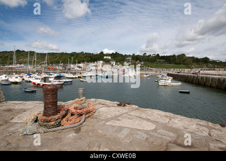 Lyme Regis porto dalla Cobb, Dorset, England, Regno Unito Foto Stock