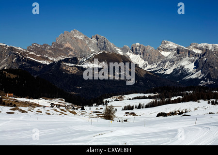 Piz Sella Ciampinoi ski area le Odle Geislerspitzen Pitla Fermeda Gran Fermeda in background a Selva di Val Gardena Italia Foto Stock