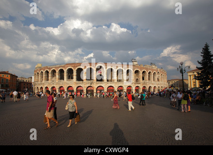 L'Arena romana in Piazza Bra, Verona, Italia Foto Stock