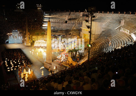 Aida di Giuseppe Verdi, prestazioni all'Arena di Verona, Italia Foto Stock