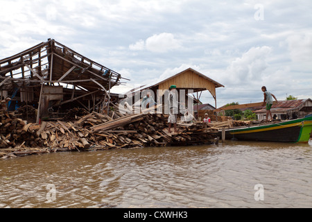 Le rive dei fiumi in Banjarmasin, Indonesia Foto Stock