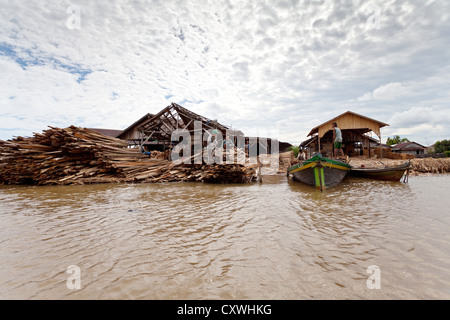 Le rive dei fiumi in Banjarmasin, Indonesia Foto Stock