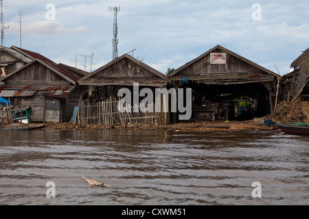 Le rive dei fiumi in Banjarmasin, Indonesia Foto Stock