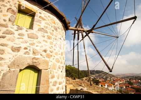 Vecchi Mulini a vento greco in Kontias su Lemnos, Grecia. Foto Stock