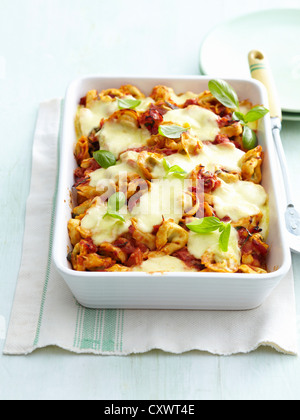 Piatto di pasta al forno con formaggio Foto Stock