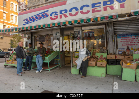 New York City, New York, USA, Street Scenes, minimarket a Broadway, 'Sugar Hill', in Spanish Harlem, Manhattan, negozi di alimentari multietnici negli Stati Uniti Foto Stock