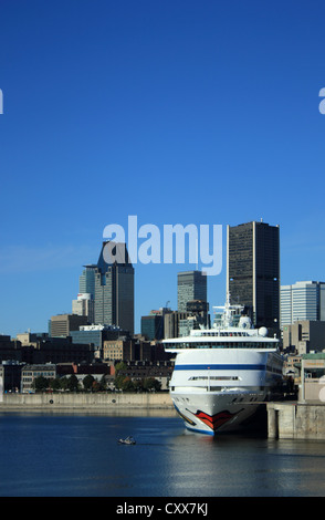 Lo skyline di Montreal come si vede dal Lachine Canal Foto Stock