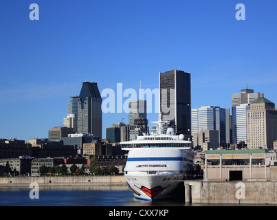 Lo skyline di Montreal come si vede dal Lachine Canal Foto Stock