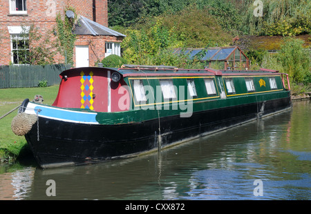 70' narrowboat 'Bunyip' ormeggiato sul Oxford Canal a Cropredy, Oxfordshire, Inghilterra Foto Stock