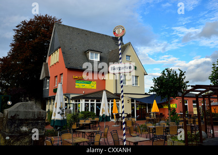Un giardino della birra nella piccola cittadina di Bad Bentheim, Germania occidentale. Foto Stock