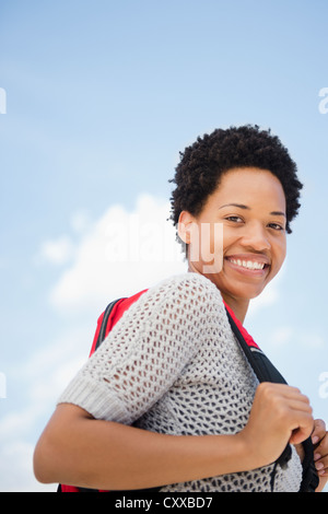 Sorridente americano africano donna Foto Stock