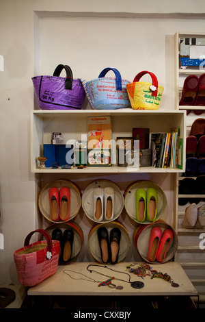 Un negozio boutique Medina di Marrakech marocco moda Foto Stock