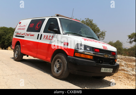 Ambulanza palestinese gare di emergenza in B'lin village, Territori palestinesi occupati Foto Stock