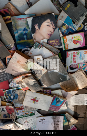 Nanjing, Cina. La vendita di seconda mano libri e riviste a Shuimu Qinhuai. Foto Stock