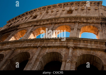 Antico anfiteatro romano Colosseo, Roma Foto Stock