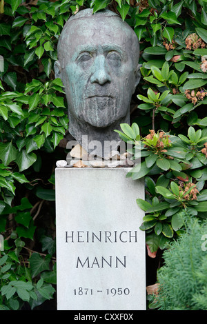 Tomba di Heinrich Mann, 1871 - 1950, un scrittore tedesco, il cimitero di Dorotheenstadt, Berlino Foto Stock