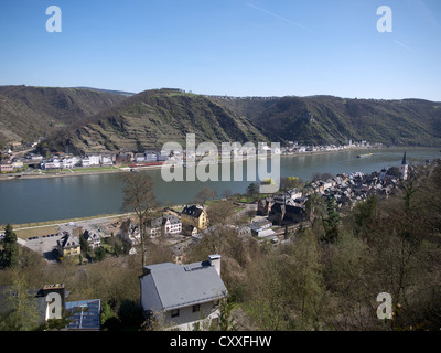 Vista del fiume Reno e San Goarshausen come visto da St. Goar, Renania-Palatinato, Valle del Reno superiore e centrale Foto Stock