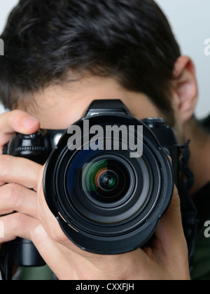 Fotografo di scattare una foto, vicino. Foto Stock