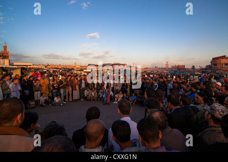 Jamaa el Fna piazza principale marrakech marocco Foto Stock