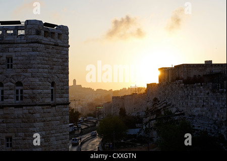 Città vecchia nella luce del mattino, dal Paulus Haus guest house, Gerusalemme, Israele, Medio Oriente Foto Stock