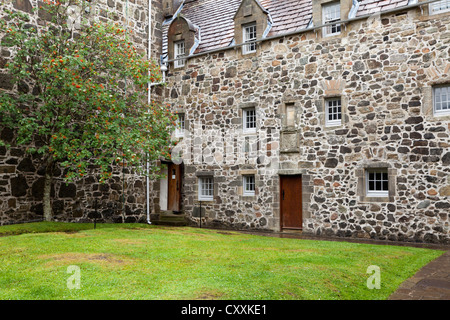 Il cortile al Castello di Duart, Isle of Mull, Argyll and Bute, Ebridi Interne in Scozia - la casa ancestrale del Clan Maclean Foto Stock