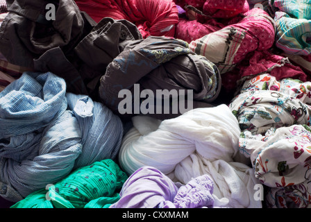 Noduli di sommozzatori sgualcita camicie Foto Stock