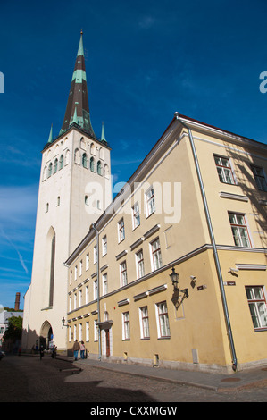 Oleviste kirik St Olav's chiesa (1519) una volta che l'edificio più alto del mondo in via di Lai Vanalinn la città vecchia di Tallinn Foto Stock