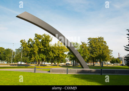 Liin Katkenud la linea spezzata monumento alle vittime di 1994 m/s traghetto Estonia disastro appena fuori Vanalinn la città vecchia di Tallinn Foto Stock