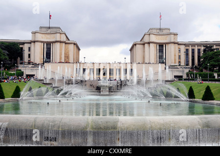 Fontane in Jardins du Trocadero Park, Parigi, Francia, Europa Foto Stock