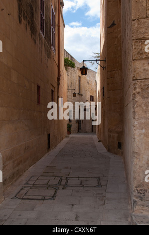 Visualizza in basso Triq è-Salib in invisibile " città di Mdina, Malta Foto Stock